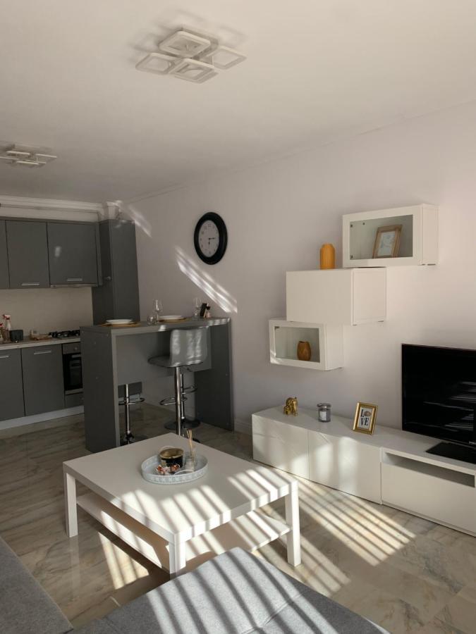 Apartment Complex Rezidential Ana